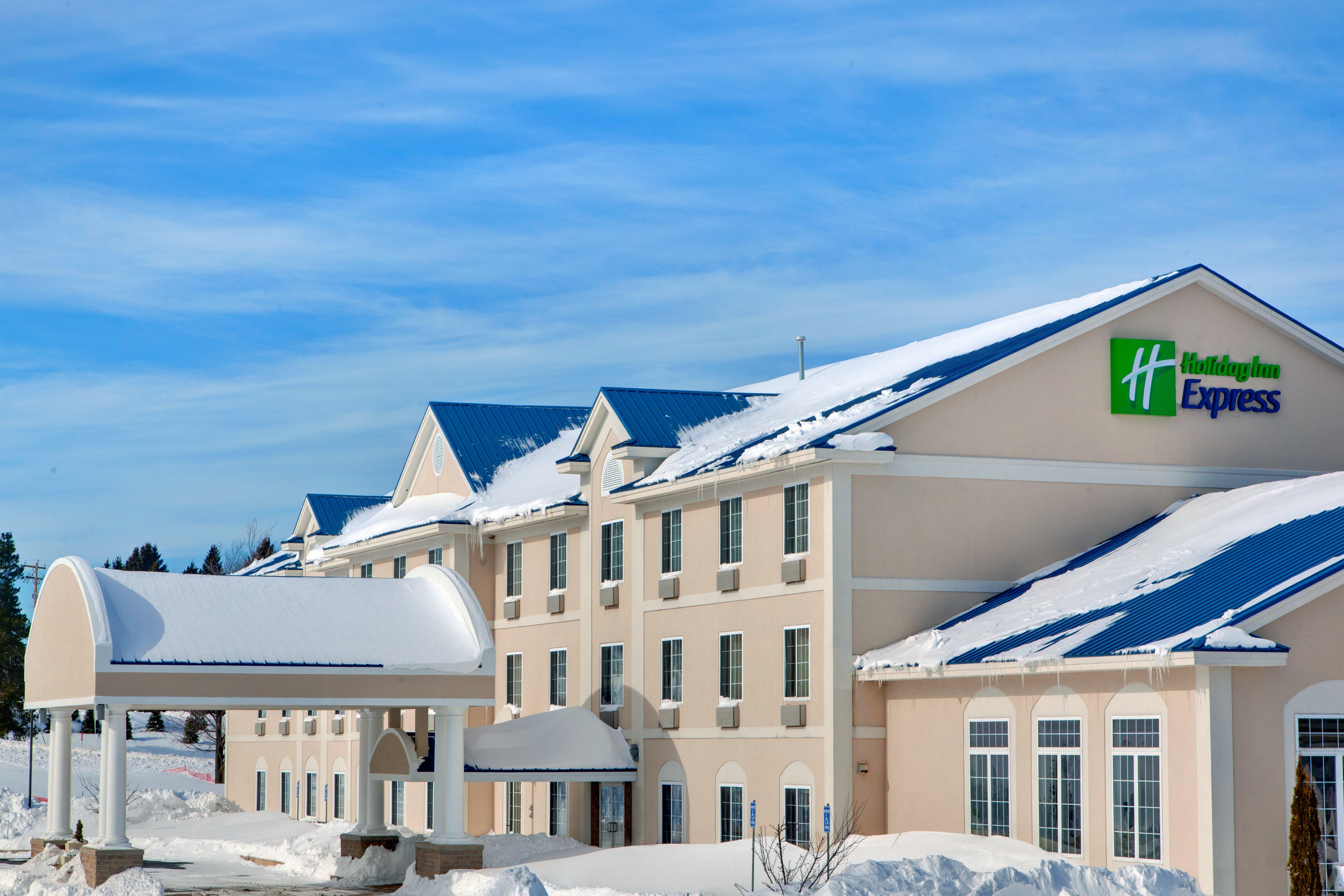 Holiday Inn Express Hotel & Suites Cadillac By Ihg Exterior foto